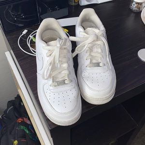 All white Air Force 1